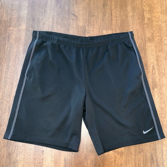 Nike size L Men's Athletic Shorts - Picture 1 of 5